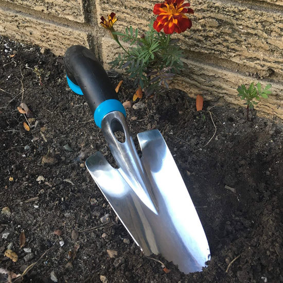 Buy The 7 Best Garden Trowel to Keep Garden Looking Great!