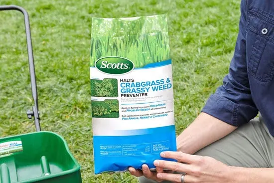 Best Weed Killer That Doesnt Kill Grass Scotts Halts Crabgrass Grassy Weed Preventer