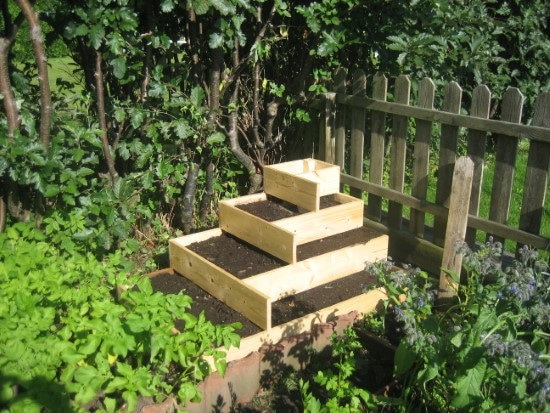 What Do I Put On The Bottom Of A Raised Garden Bed 2