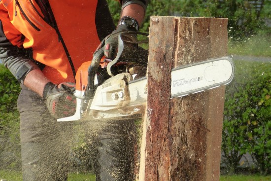 How Much Does A Chainsaw Weigh 2