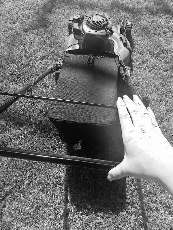 Release lever to turn off lawnmower How To Turn Off A Lawn Mower