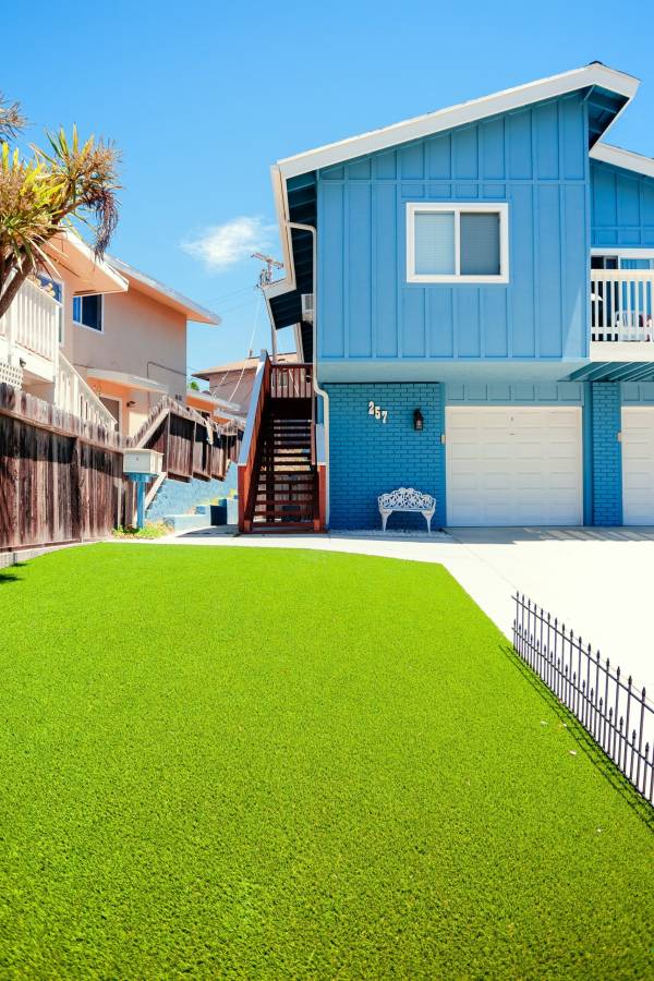 Artificial grass planted on a slope—how to install artificial grass on a slope