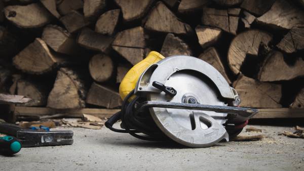 A circular saw—what size inverter to run circular saw