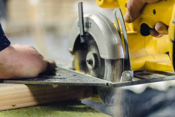 A man cutting wood with a circular saw—how to rip 2x4 with a circular saw