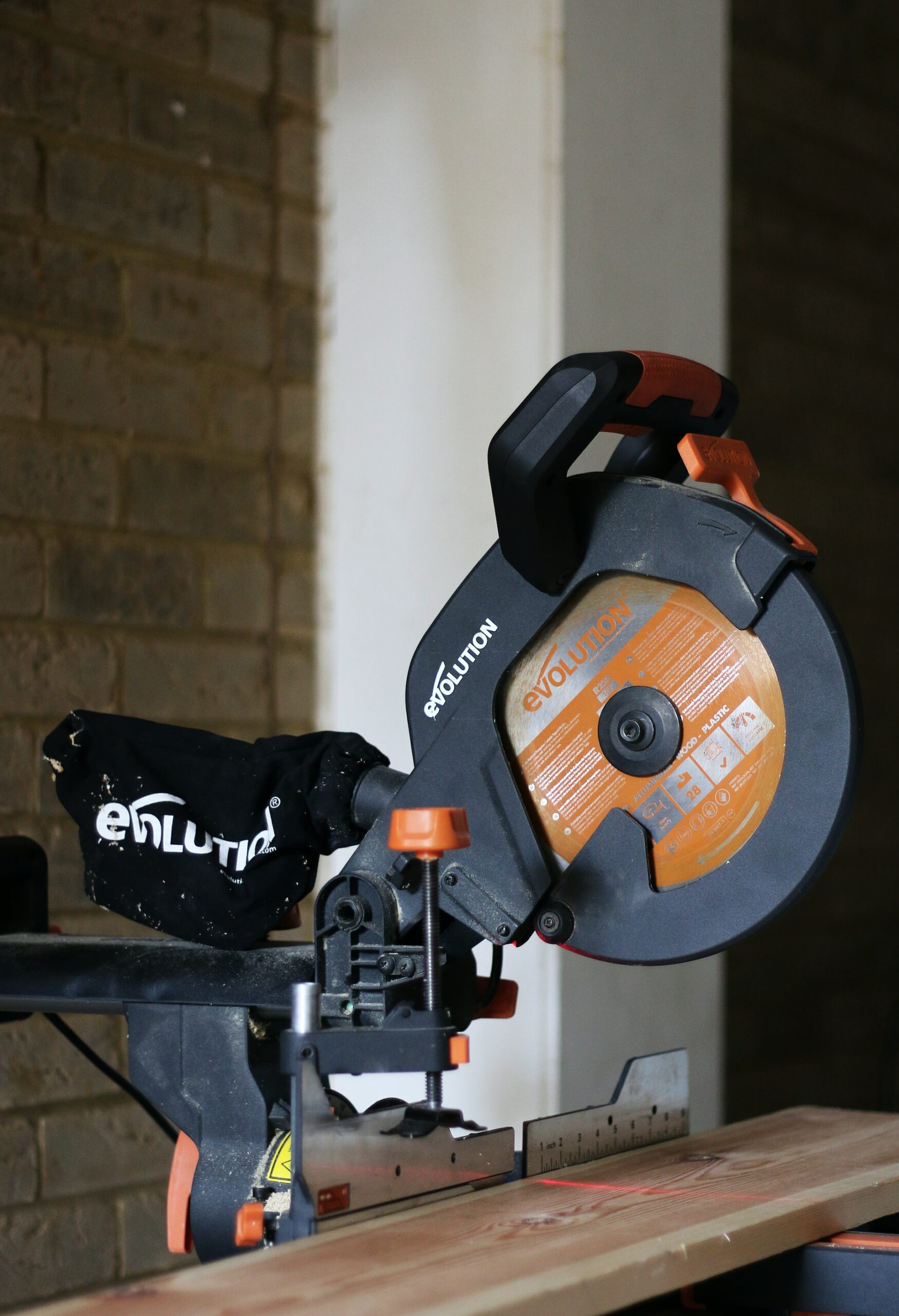 How to Unlock a Craftsman Miter Saw? 4 Practical Steps!