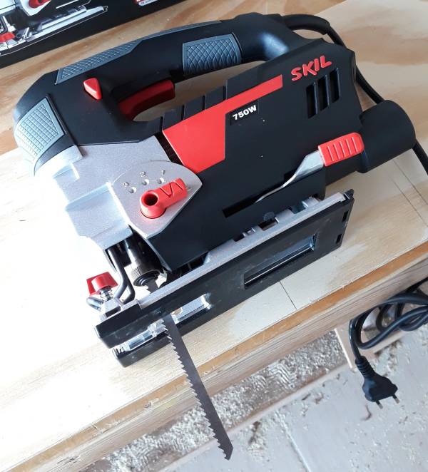 A new jig saw—can you cut plexiglass with a jig saw
