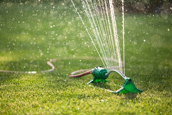 Best Lawn Sprinkler For Healthy Grass 2