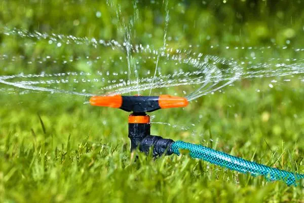 Best Lawn Sprinkler For Healthy Grass 3