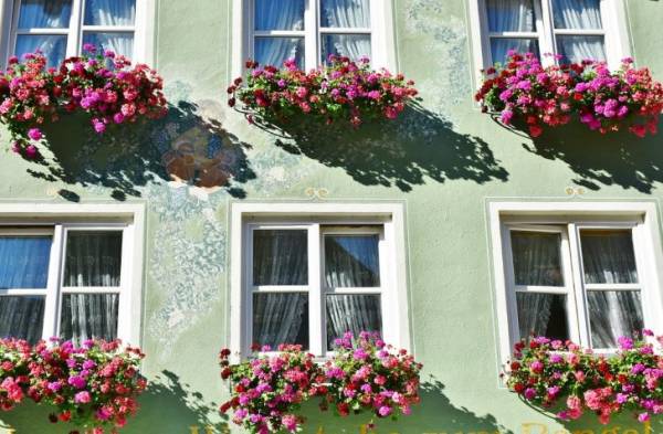 How to Hang Window Boxes Without Drilling